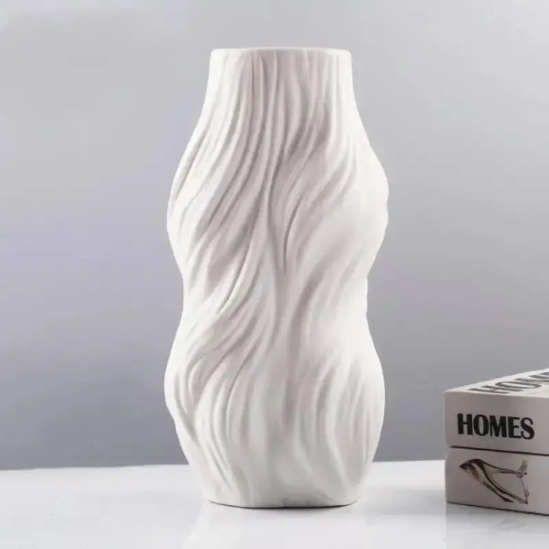 Vase Céramique Ondée Éthérée – L'Essence de la Beauté Subtile