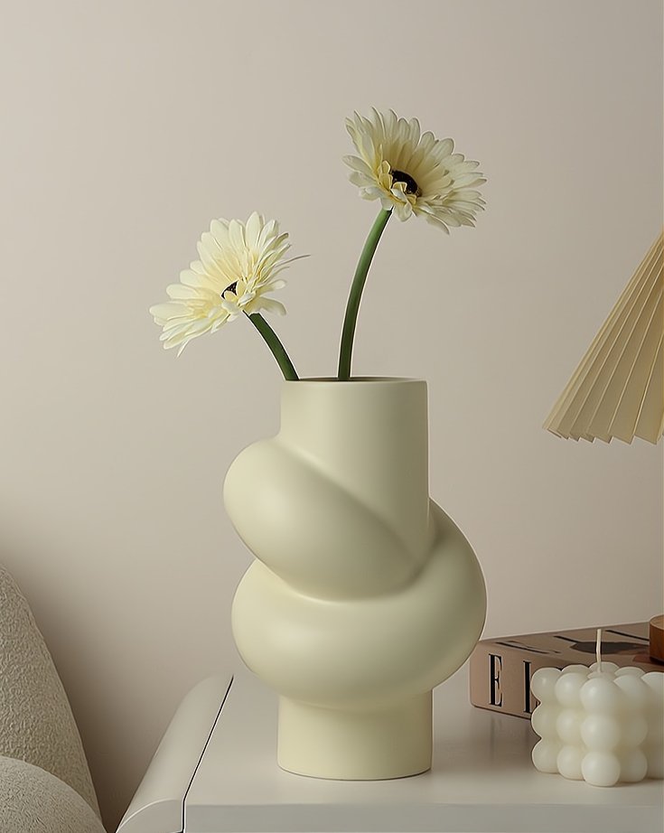 Vase en Céramique Noué à la Main – Un Design Unique